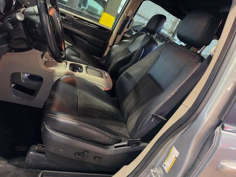 Used 2019 Dodge Grand Caravan SXT FWD image 6