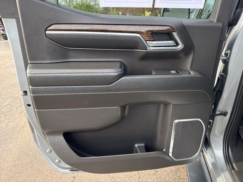 Used 2024 GMC Sierra 1500 Elevation w/ LPO, Elevation Black Package image 17