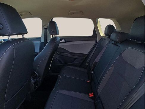 Used 2024 Volkswagen Taos SE image 9