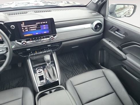 Used 2023 Chevrolet Colorado LT image 13