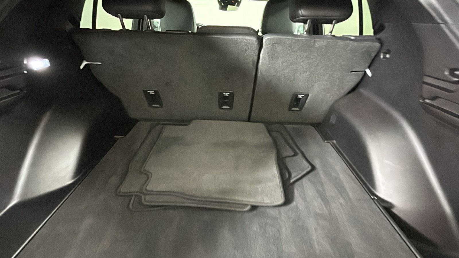 Used 2024 Chevrolet Equinox EV LT FWD image 32