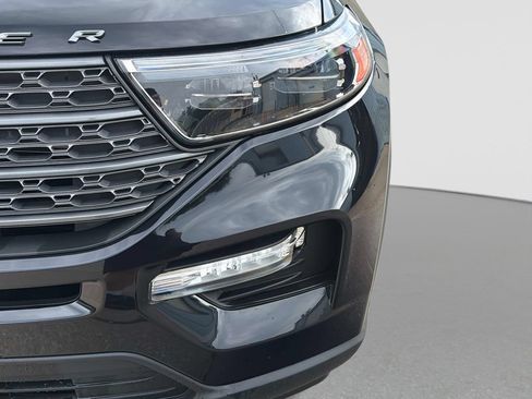 Used 2022 Ford Explorer XLT w/ Equipment Group 202A AWD/4WD image 11