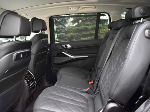 Used 2024 BMW X7 xDrive40i w/ Premium Package AWD/4WD image 14