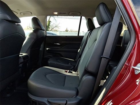 Certified 2024 Toyota Grand Highlander XLE image 10