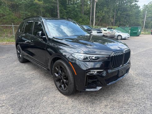 Used 2021 BMW X7 xDrive40i w/ M Sport Package AWD/4WD image 3