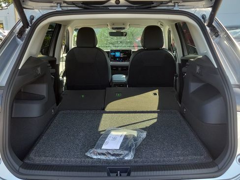 Certified 2026 Volkswagen Tiguan SE AWD/4WD image 11