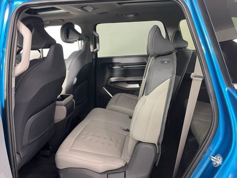 Used 2025 Kia EV9 Wind image 24