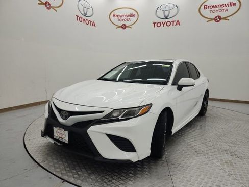 Used 2019 Toyota Camry SE image 2