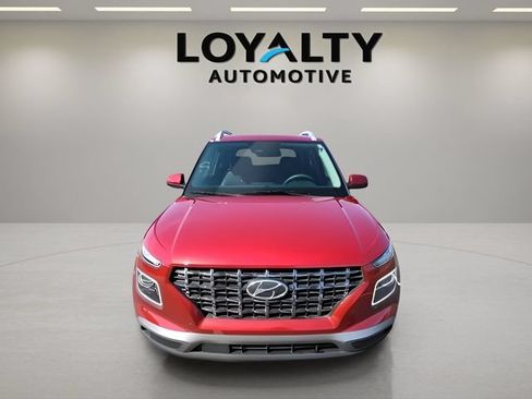Used 2024 Hyundai Venue Limited FWD image 10