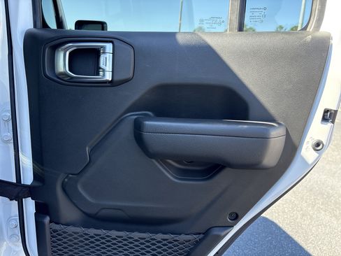 Used 2021 Jeep Wrangler Unlimited Sport image 16