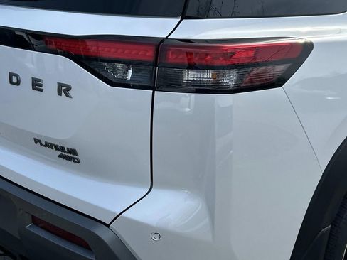 New 2026 Nissan Pathfinder Platinum AWD/4WD image 12