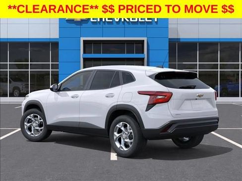 New 2026 Chevrolet Trax LS w/ LS Convenience Package FWD image 3
