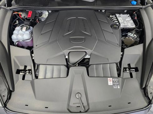 New 2025 Porsche Cayenne Coupe image 12