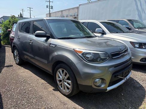 Used 2018 Kia Soul + image 1