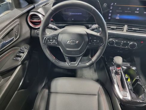 Certified 2024 Chevrolet Trax RS w/ Sunroof Package FWD image 24