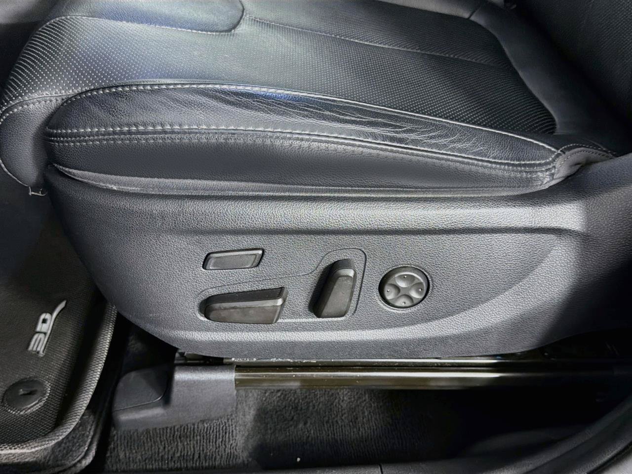 Used 2020 Hyundai Santa Fe Limited AWD/4WD image 38
