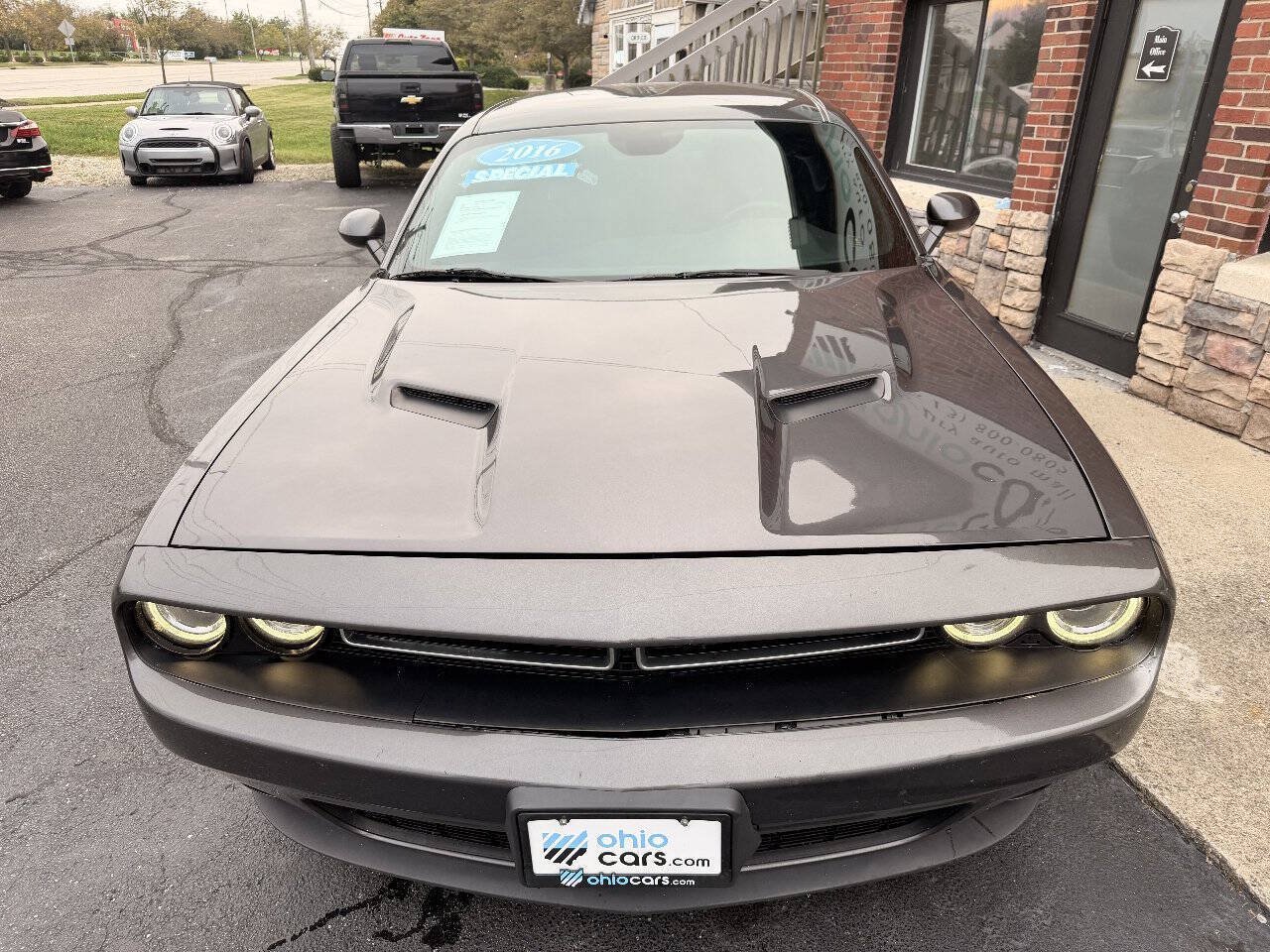 Used 2016 Dodge Challenger SXT RWD image 3