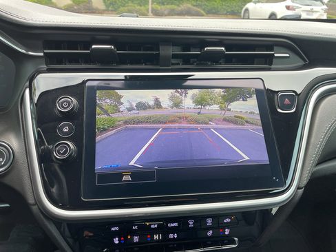 Used 2022 Chevrolet Bolt EUV LT w/ Convenience Package FWD image 26