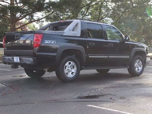 Used 2005 Chevrolet Avalanche Z71 w/ Sun And Sound Package AWD/4WD image 5