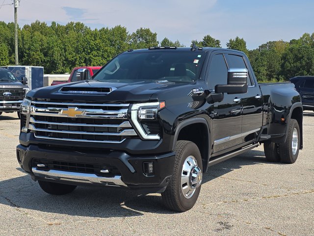 Used 2024 Chevrolet Silverado 3500 High Country w/ High Country Premium Package AWD/4WD image 1