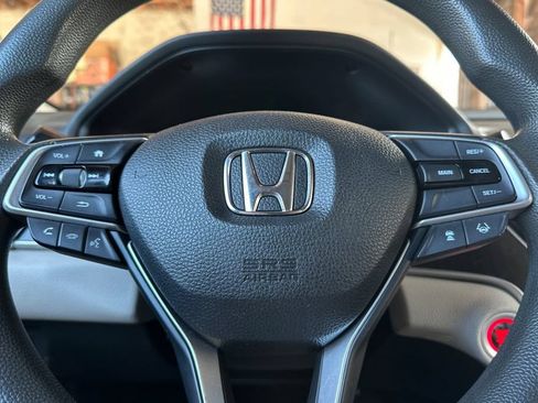 Used 2018 Honda Accord EX image 22