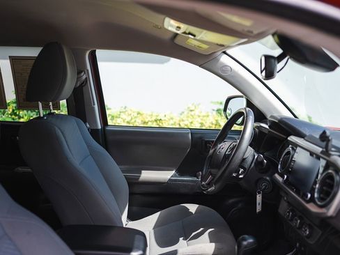 Used 2020 Toyota Tacoma SR5 image 12