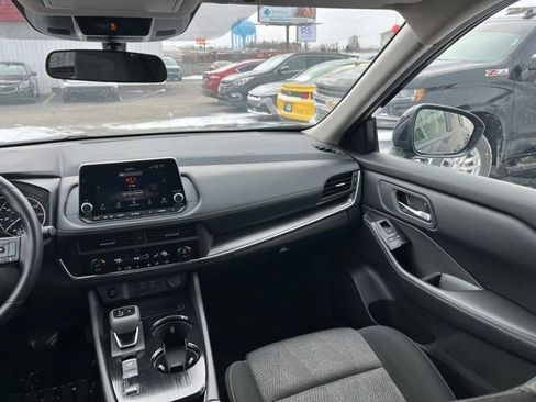 Used 2025 Nissan Rogue SV image 40