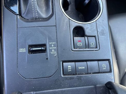 Used 2022 Toyota Highlander XLE FWD image 31
