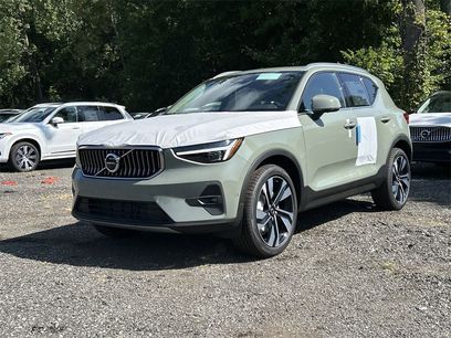 New 2025 Volvo XC40 B5 Plus w/ Protection Package Premier