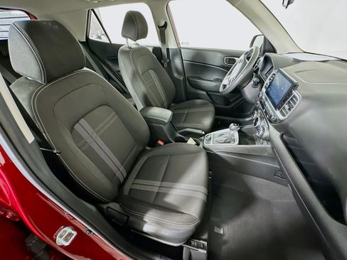 Used 2025 Hyundai Venue SEL FWD image 28