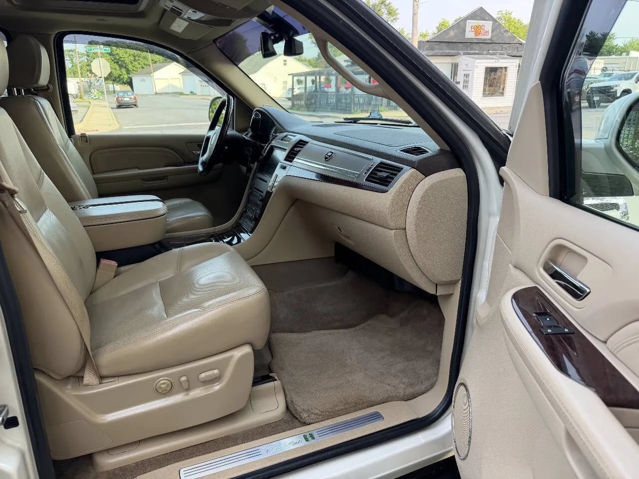 Used 2009 Cadillac Escalade 4WD Hybrid image 25