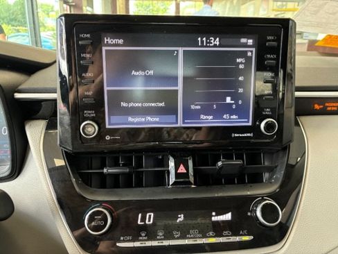 Used 2022 Toyota Corolla LE FWD image 21