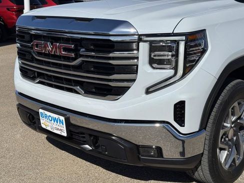 New 2026 GMC Sierra 1500 SLT image 15