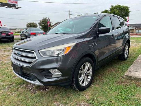 Used 2017 Ford Escape SE FWD image 4