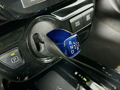 Used 2022 Toyota Prius Limited w/ Premium Convenience Package image 25