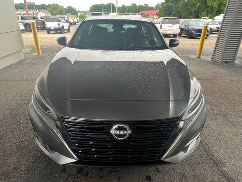 Used 2025 Nissan Altima 2.5 SV FWD image 3