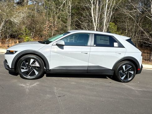 New 2026 Hyundai Ioniq 5 SE image 2