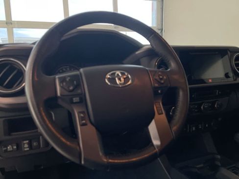 Used 2019 Toyota Tacoma TRD Sport w/ TRD Premium Sport Package AWD/4WD image 14