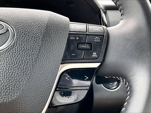 Used 2025 Toyota Camry SE FWD image 17