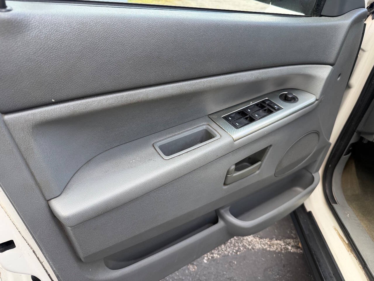 Used 2006 Jeep Grand Cherokee Laredo RWD image 5