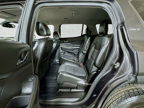 Used 2019 GMC Acadia SLT FWD image 23