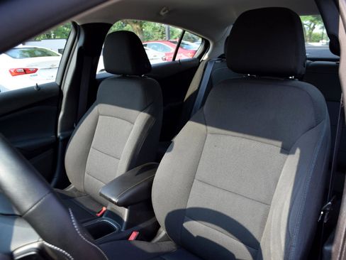 Used 2017 Chevrolet Cruze LT image 22