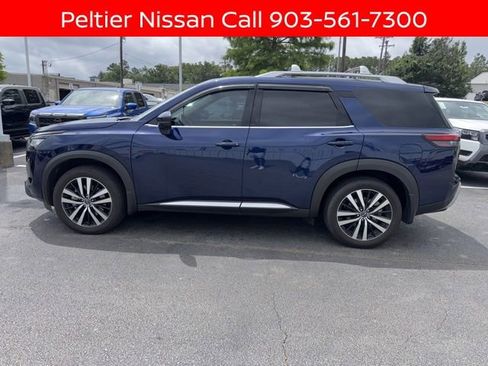 Certified 2025 Nissan Pathfinder Platinum FWD image 5