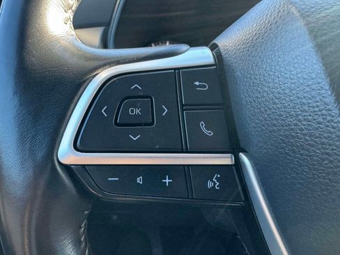 Used 2022 Toyota Highlander LE image 38