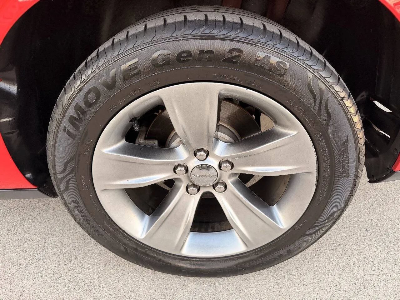 Used 2019 Dodge Challenger SXT RWD image 27