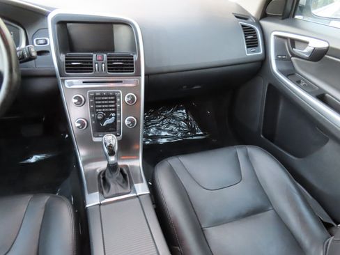 Used 2016 Volvo XC60 T5 Premier image 11