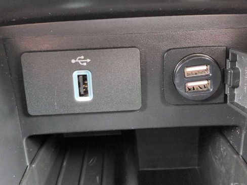 Used 2017 Ford Explorer Platinum image 33