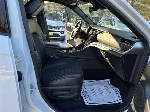 Certified 2024 Jeep Grand Cherokee L Altitude image 25