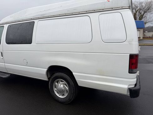 Used 2010 Ford E-350 and Econoline 350 XLT RWD image 12