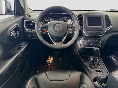 Used 2020 Jeep Cherokee Latitude Plus image 20